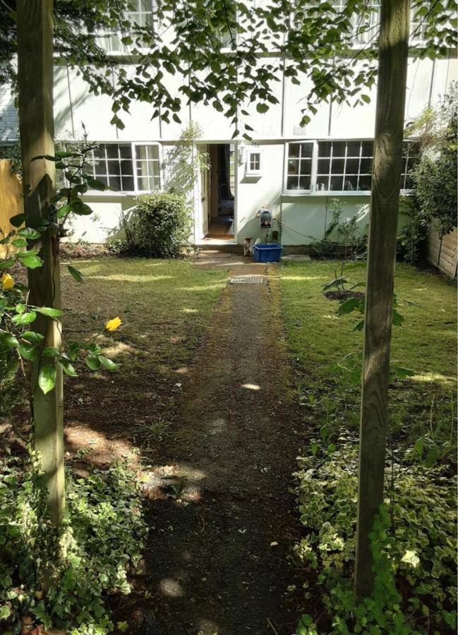 Single With Large Desk * Milton Keynes