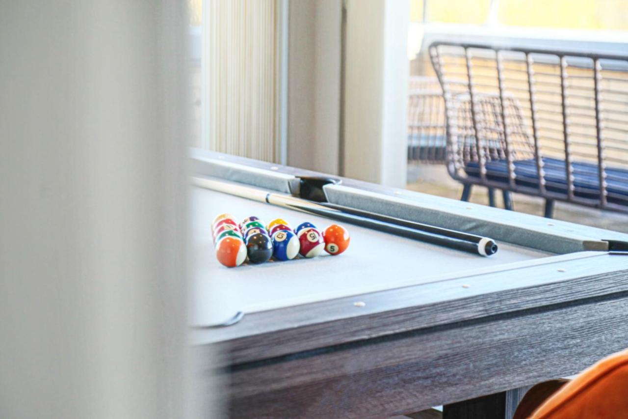 Apartment Luxury Mk Penthouse: Pool Table, Balcony & Smart Entertainment
