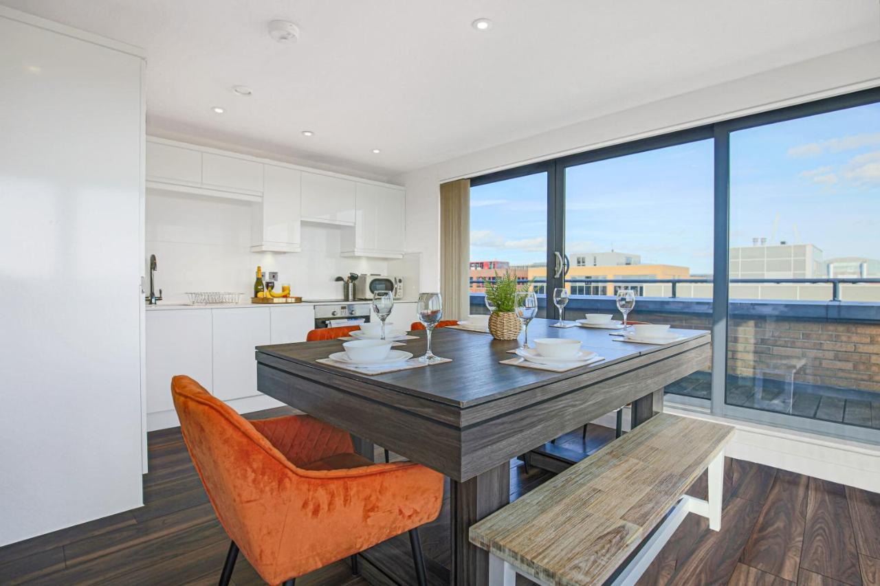 Apartment Luxury Mk Penthouse: Pool Table, Balcony & Smart Entertainment *