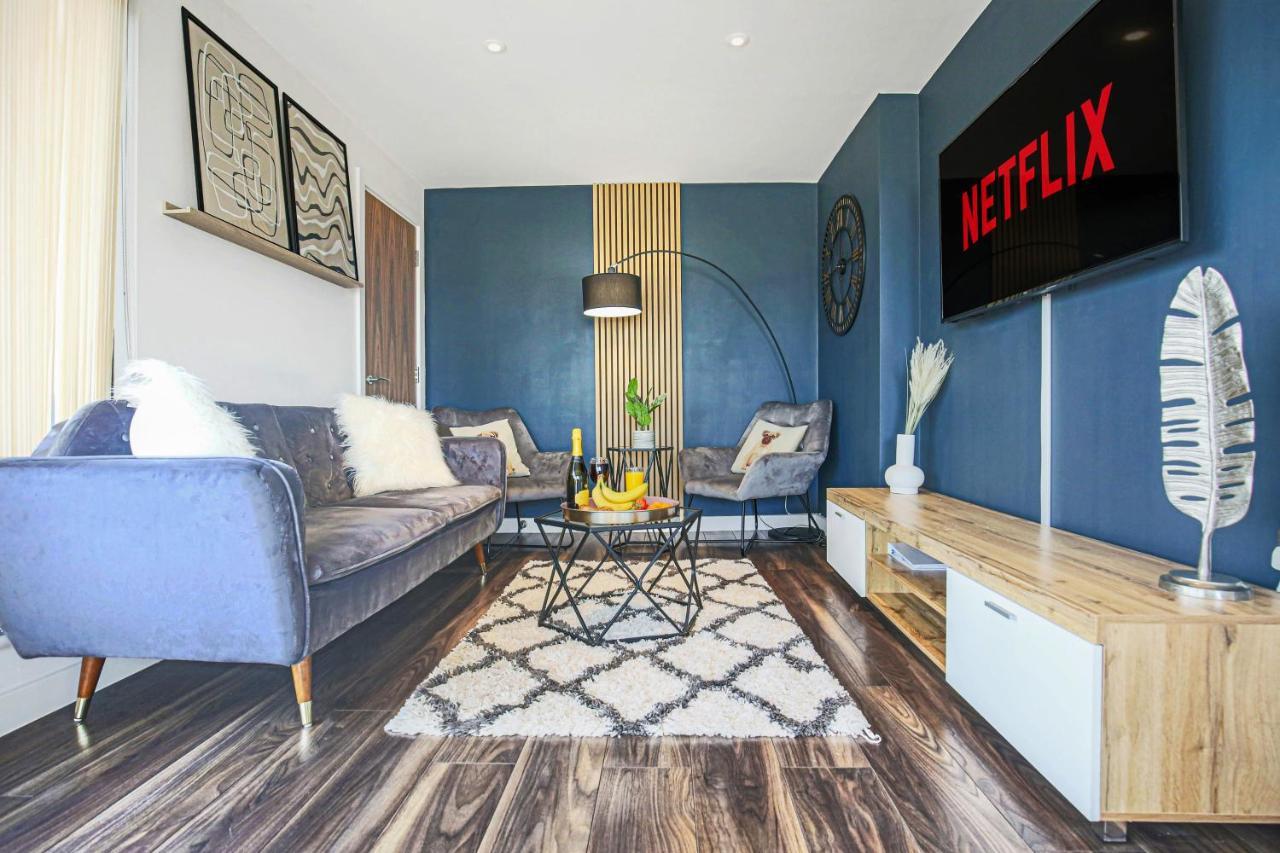 Apartment Luxury Mk Penthouse: Pool Table, Balcony & Smart Entertainment *
