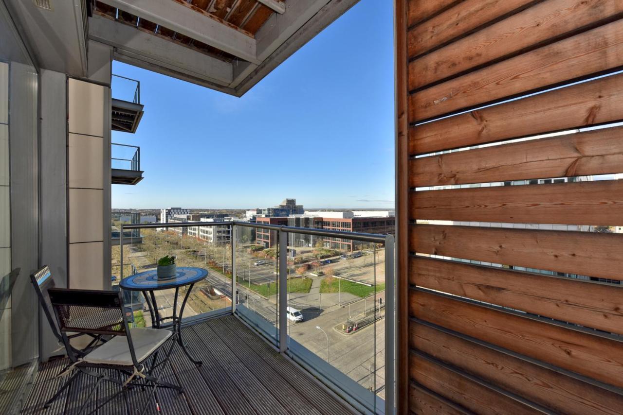 Apartment The Vizion Serviced From Pincott - Free Parking, Private Balcony, And Wifi *