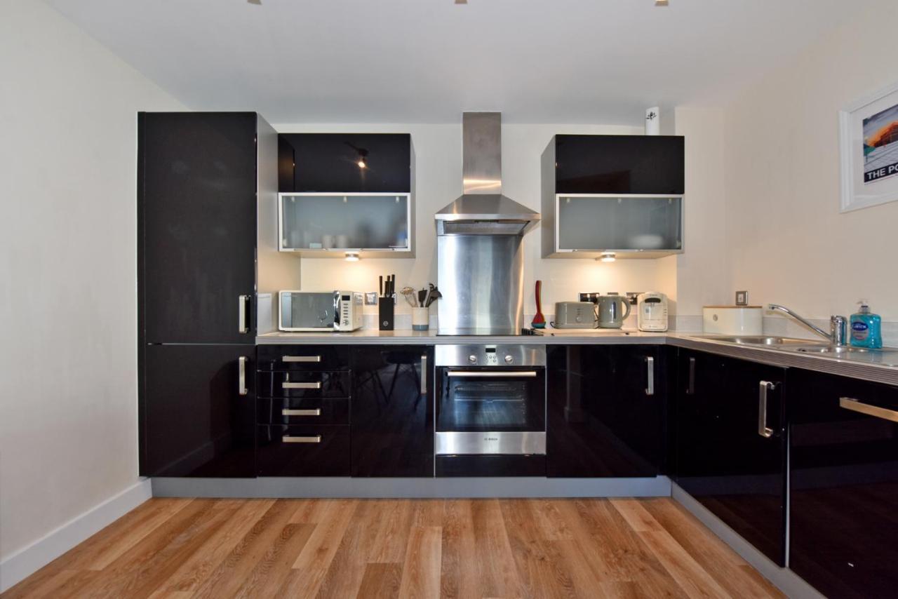 Apartment The Vizion Serviced From Pincott - Free Parking, Private Balcony, And Wifi Milton Keynes