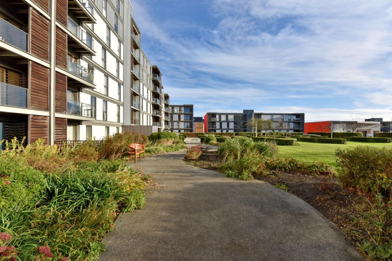 Apartment The Vizion Serviced From Pincott - Free Parking, Private Balcony, And Wifi *