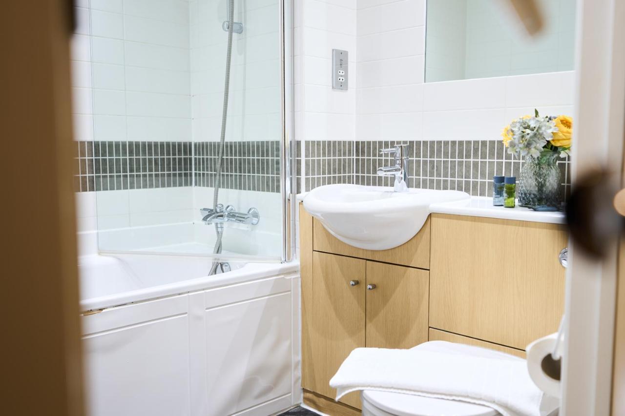 Shortstaymk Vizion Apartments, With Free Superfast Wi-Fi, Parking, Sky Sports And Movies Milton Keynes
