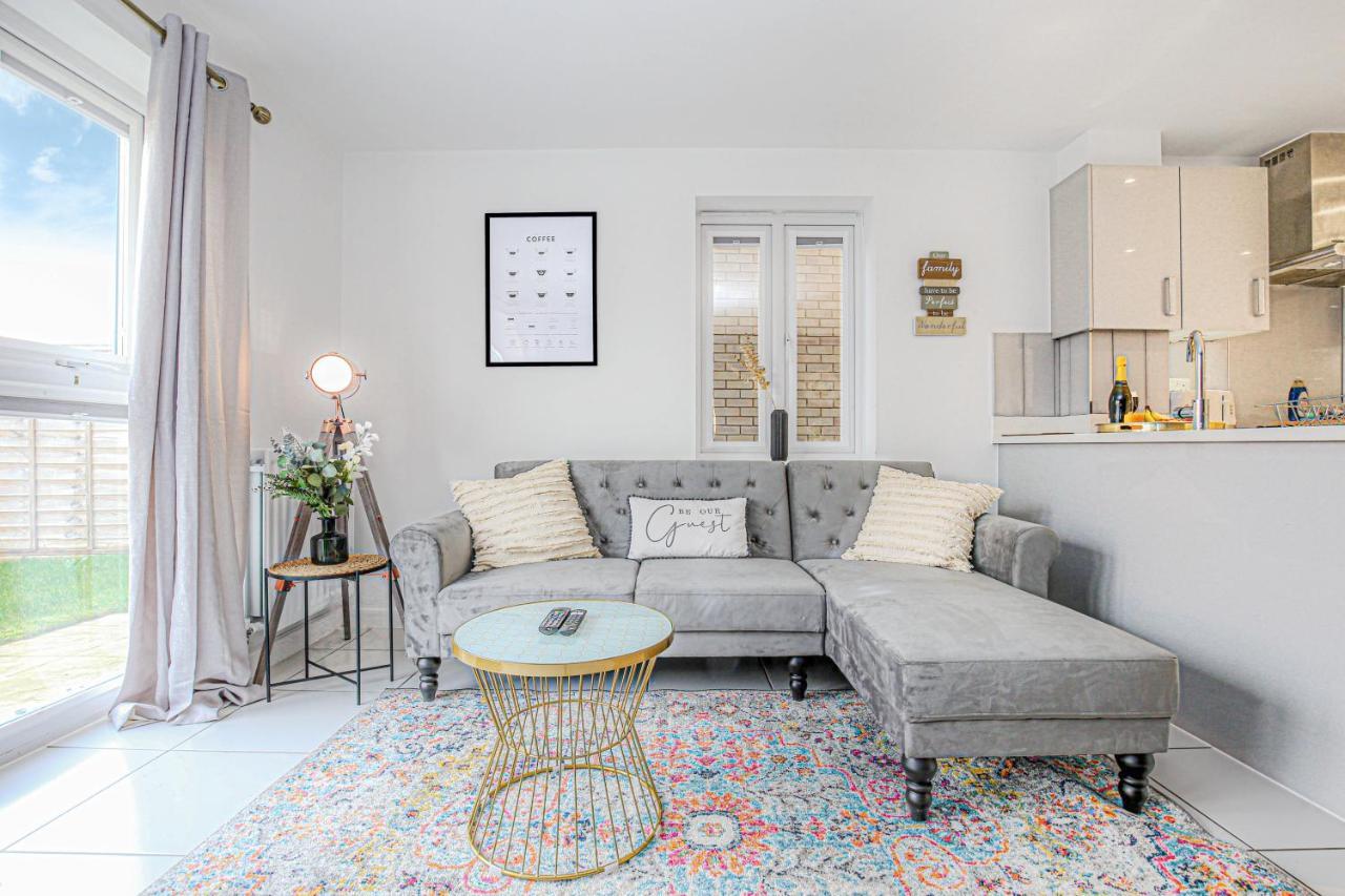 Alpha Properties: Luxury In Shared House With Smart Amenities Homestay Milton Keynes