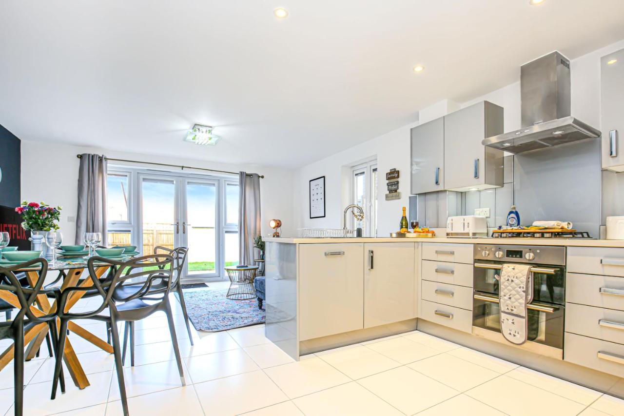 Alpha Properties: Luxury In Shared House With Smart Amenities Milton Keynes