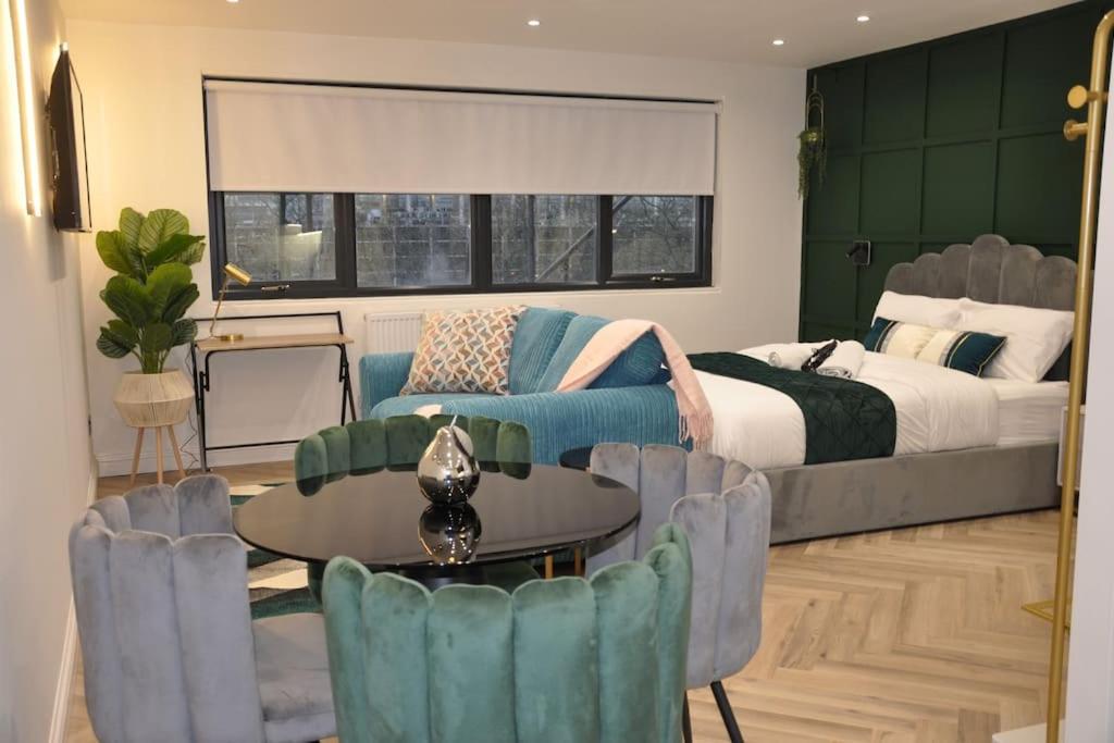 Apartment Stylish, Chic Studio- Mk