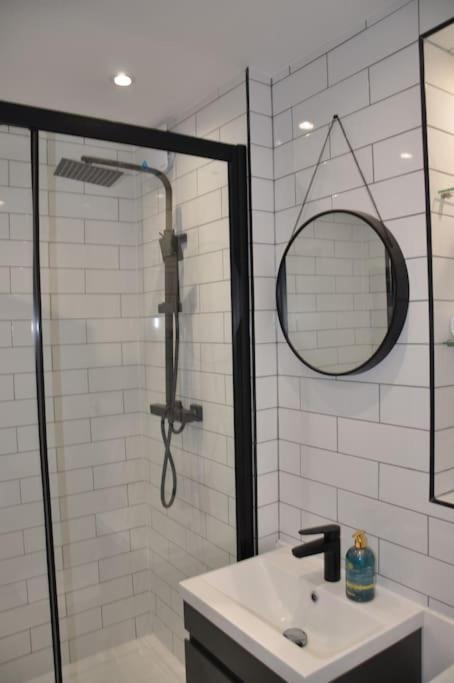 Stylish, Chic Studio- Mk