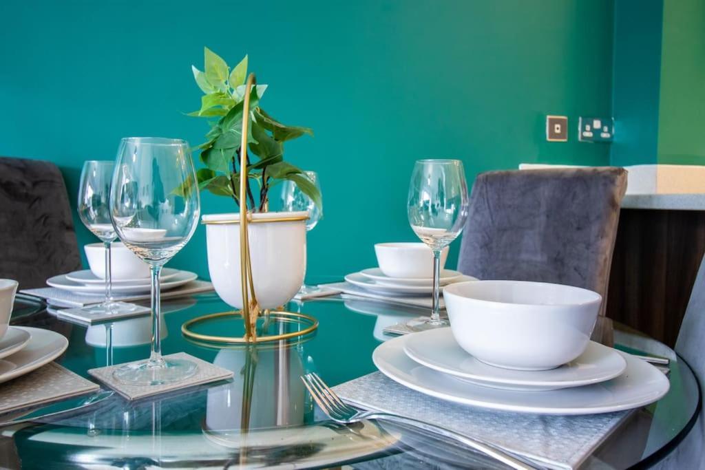 4br Contractor Town House 2.5bathrooms, 2 Free Parking Spaces Managed By Chique Casa de férias