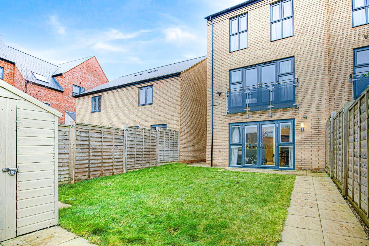 Alpha Properties: Luxury In Shared House With Smart Amenities Homestay Milton Keynes