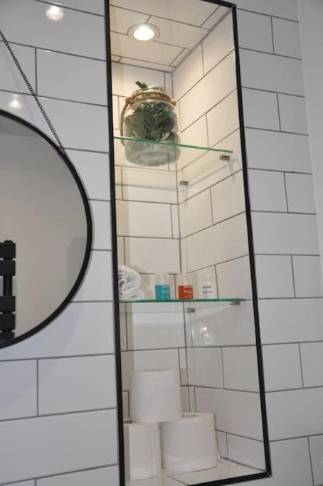 Stylish, Chic Studio- Mk *