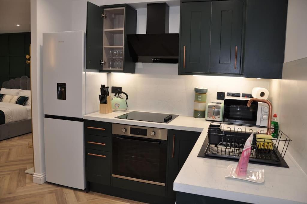 Apartment Stylish, Chic Studio- Mk