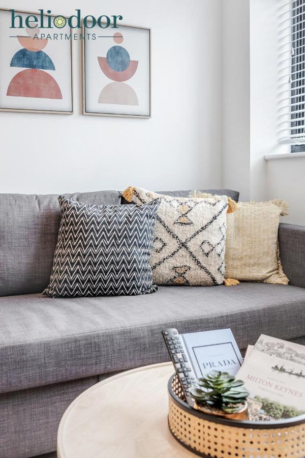 Apartment Apartments, Sleeps Up To 5, Free Parking, Free Wifi & Movies, 7 Mins Drive To Central Station For Direct Trains To London & The North *