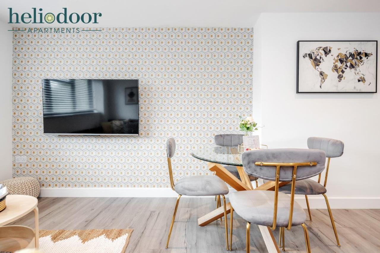 Apartments, Sleeps Up To 5, Free Parking, Free Wifi & Movies, 7 Mins Drive To Central Station For Direct Trains To London & The North Apartment *
