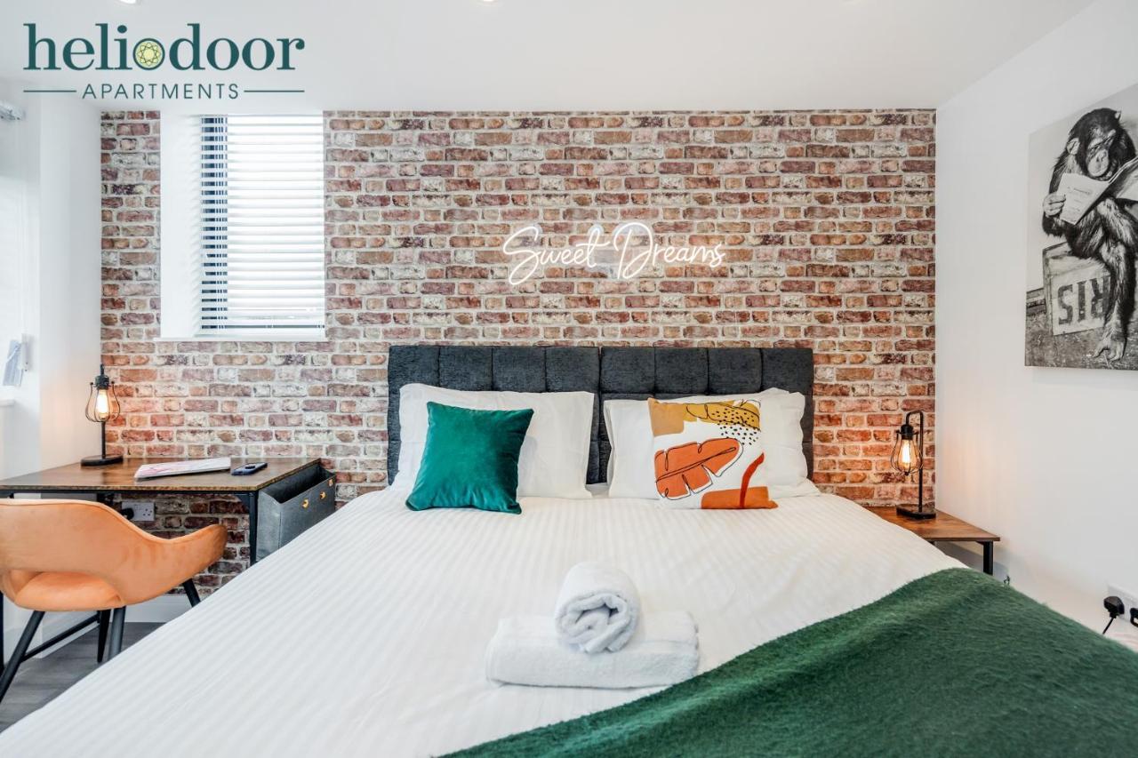 Apartments, Sleeps Up To 5, Free Parking, Free Wifi & Movies, 7 Mins Drive To Central Station For Direct Trains To London & The North Milton Keynes