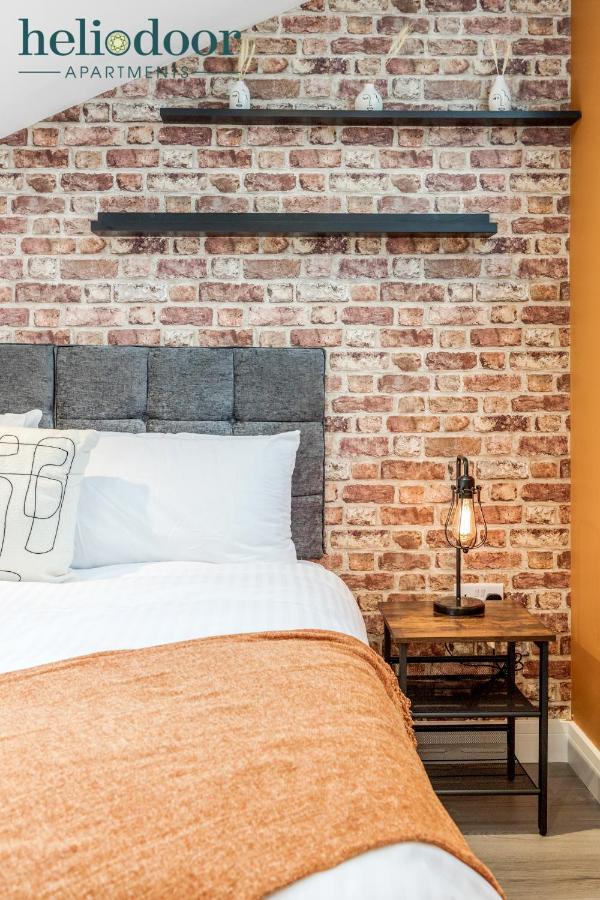 Apartments, Sleeps Up To 5, Free Parking, Free Wifi & Movies, 7 Mins Drive To Central Station For Direct Trains To London & The North Milton Keynes