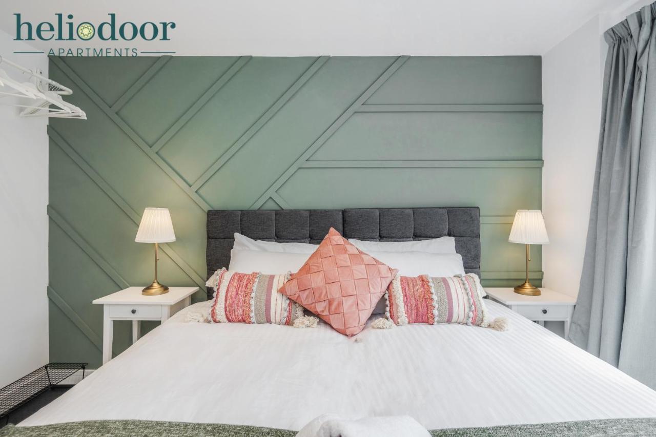 Apartments, Sleeps Up To 5, Free Parking, Free Wifi & Movies, 7 Mins Drive To Central Station For Direct Trains To London & The North Apartment *