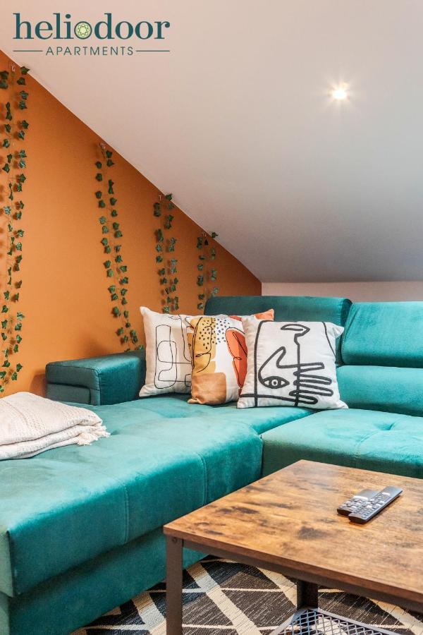 Apartment Apartments, Sleeps Up To 5, Free Parking, Free Wifi & Movies, 7 Mins Drive To Central Station For Direct Trains To London & The North