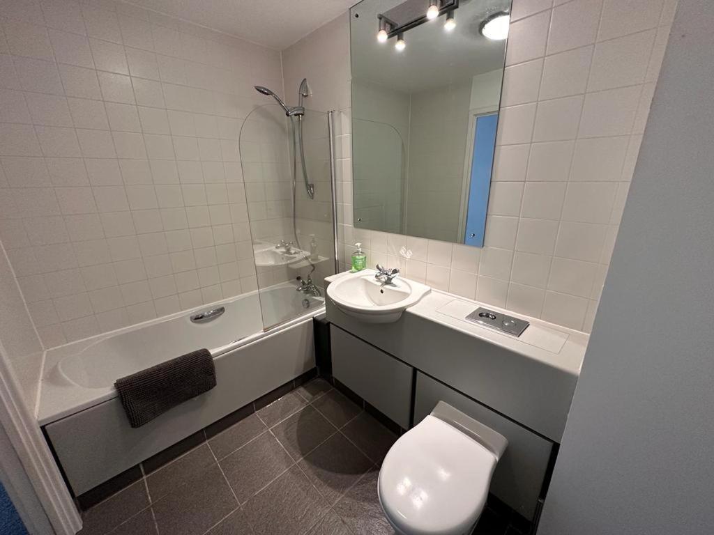 Apartment Recently Refurbished Mk Free Parking Milton Keynes