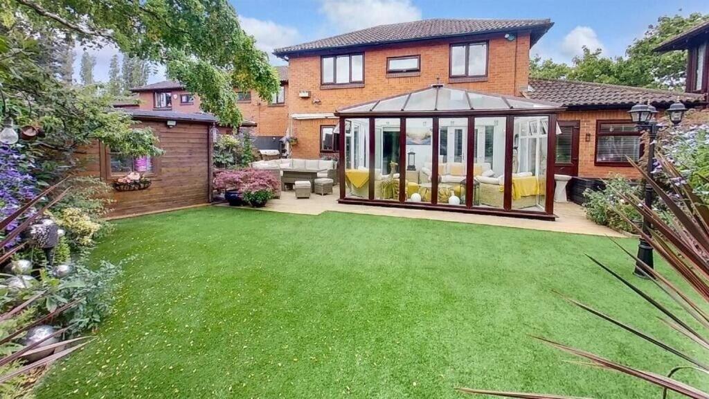 Hospedagem domiciliar Family House With Landscape Garden Milton Keynes