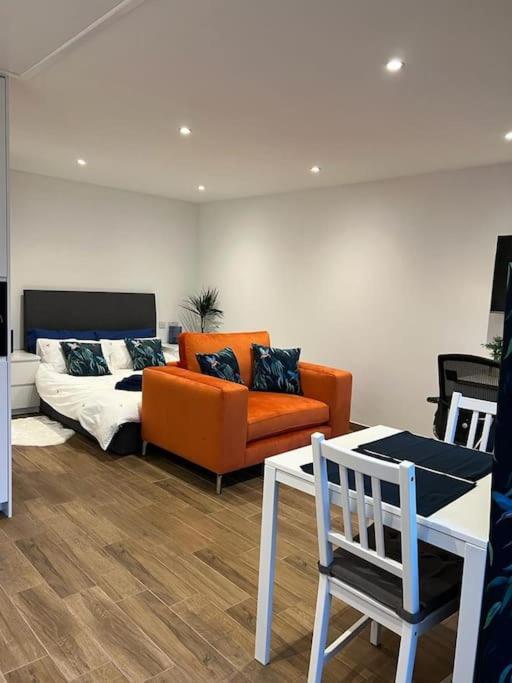 Cosy Detached Annexe With Free Off Street Parking Apartment