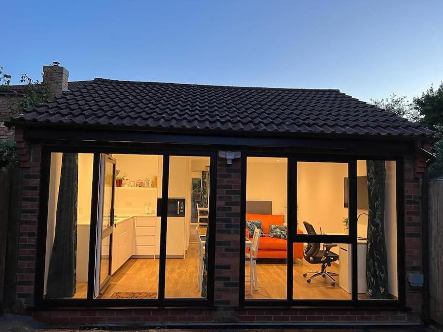 Apartment Cosy Detached Annexe With Free Off Street Parking Milton Keynes