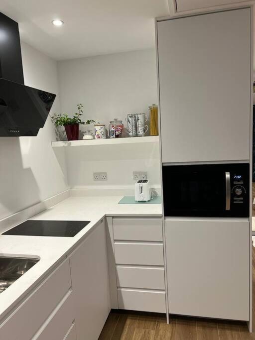 Cosy Detached Annexe With Free Off Street Parking *