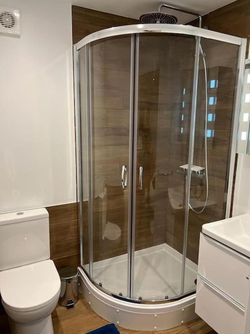 Apartment Cosy Detached Annexe With Free Off Street Parking *