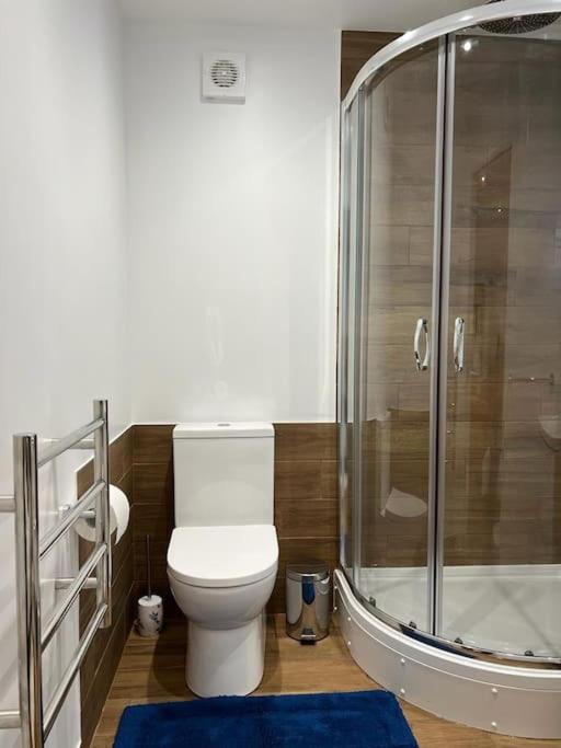 Apartment Cosy Detached Annexe With Free Off Street Parking *