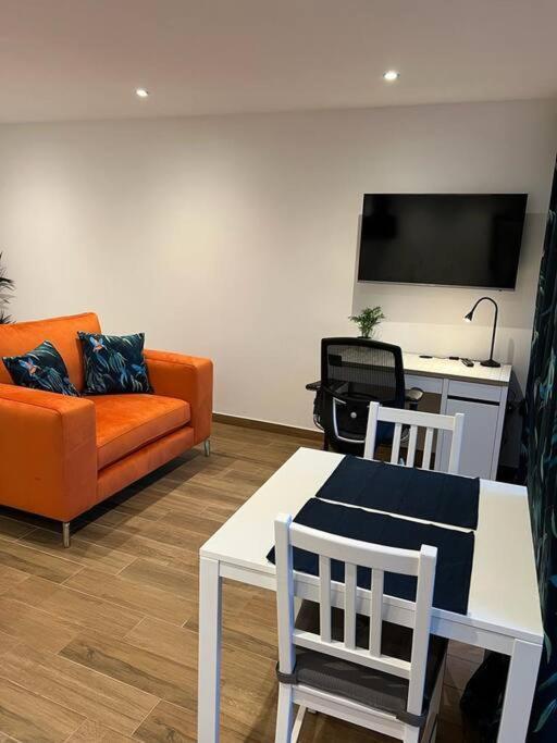 Cosy Detached Annexe With Free Off Street Parking *