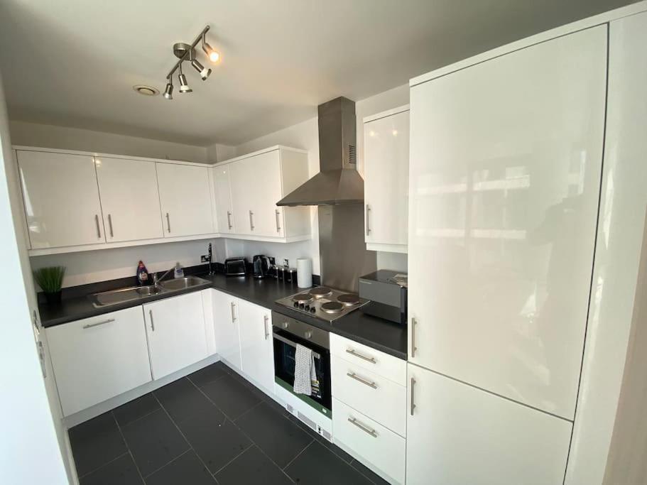 Apartment Modern 2 Bed In Mk, Free Parking, Smart Tv, Chelsea House