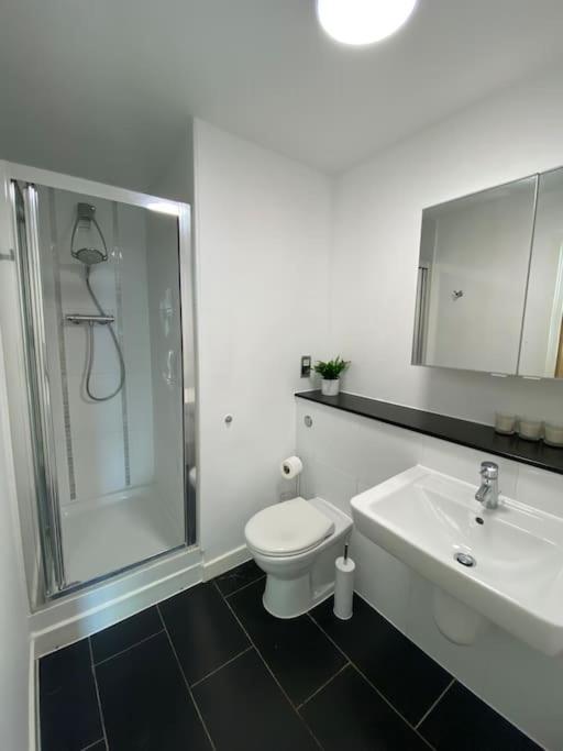 Modern 2 Bed In Mk, Free Parking, Smart Tv, Chelsea House Milton Keynes