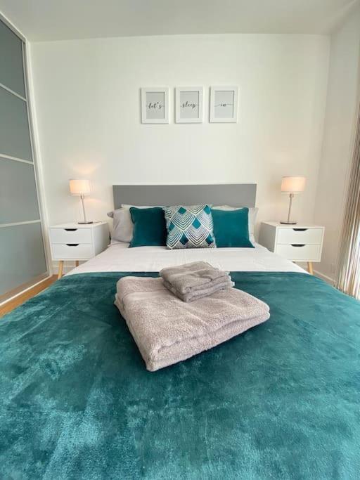 Modern 2 Bed In Mk, Free Parking, Smart Tv, Chelsea House Milton Keynes