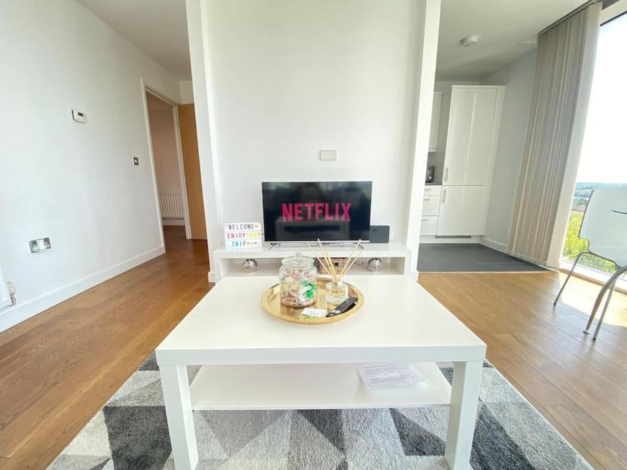 Modern 2 Bed In Mk, Free Parking, Smart Tv, Chelsea House Apartment *