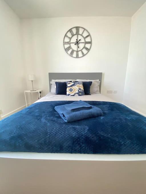 Apartment Modern 2 Bed In Mk, Free Parking, Smart Tv, Chelsea House *