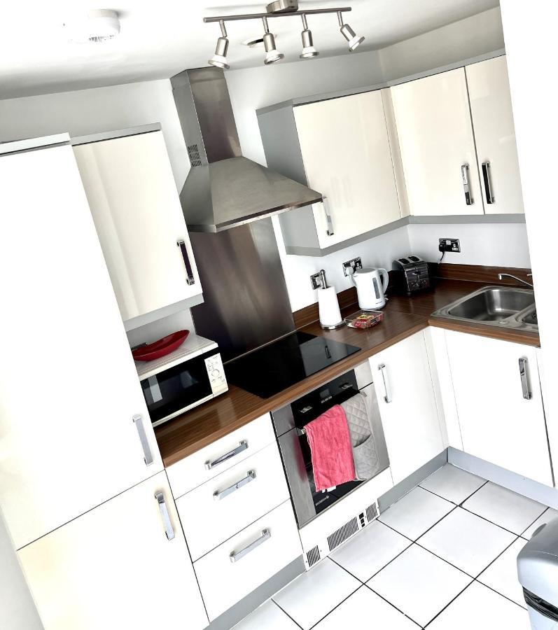 Superior Hub: City With Parking & Entertainment Apartment Milton Keynes