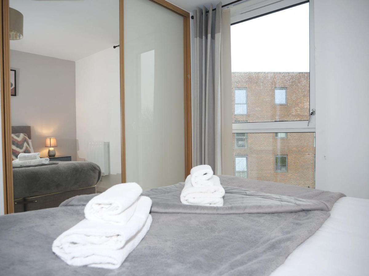 Stylish Mk - Two Bedroom - En - Balcony