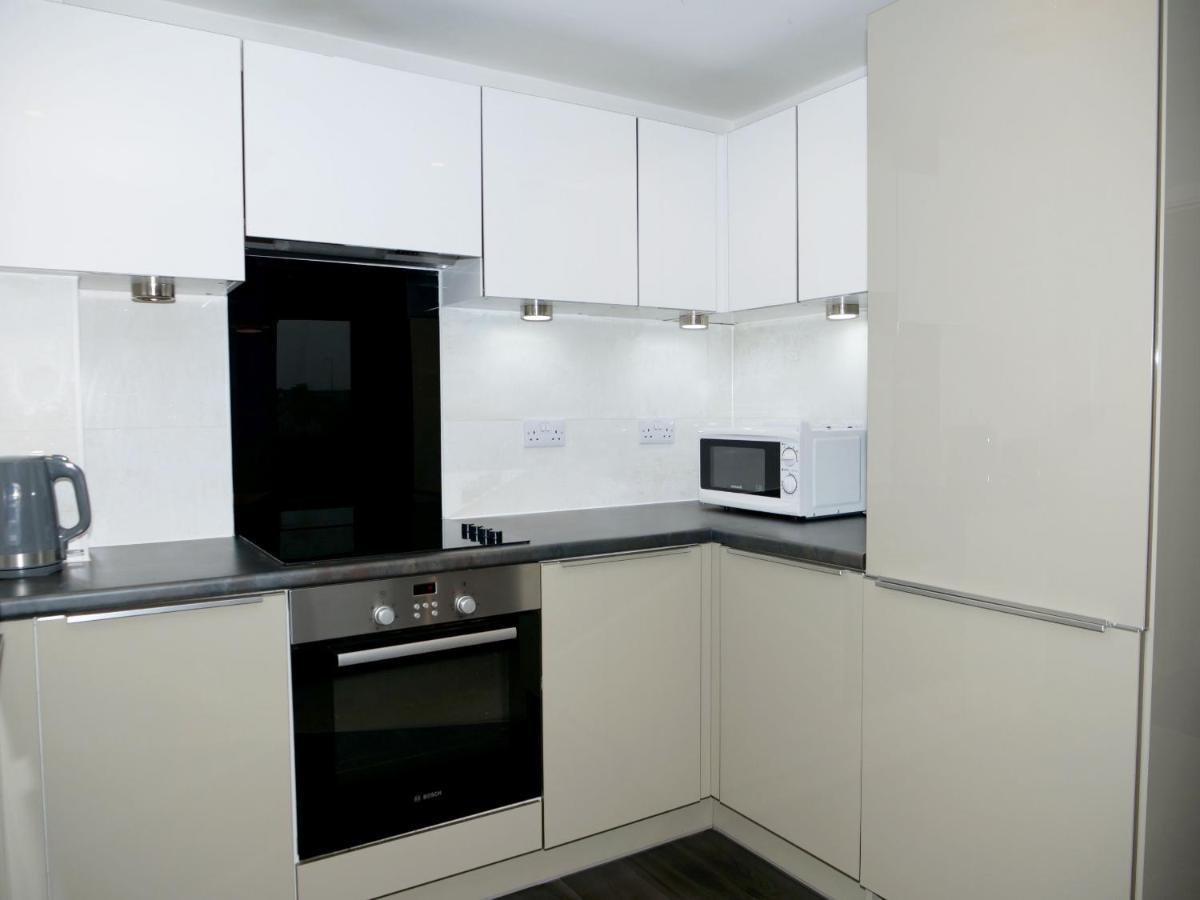 Stylish Mk - Two Bedroom - En - Balcony *