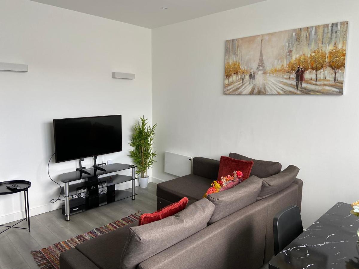 Lovely 2 Double Bedroom Flat With Free Parking - At The Atrium Mk Milton Keynes