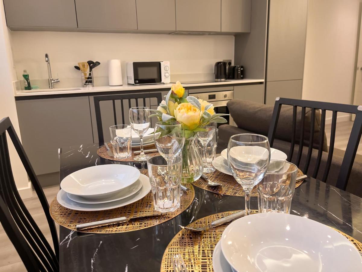 Lovely 2 Double Bedroom Flat With Free Parking - At The Atrium Mk Apartment Milton Keynes