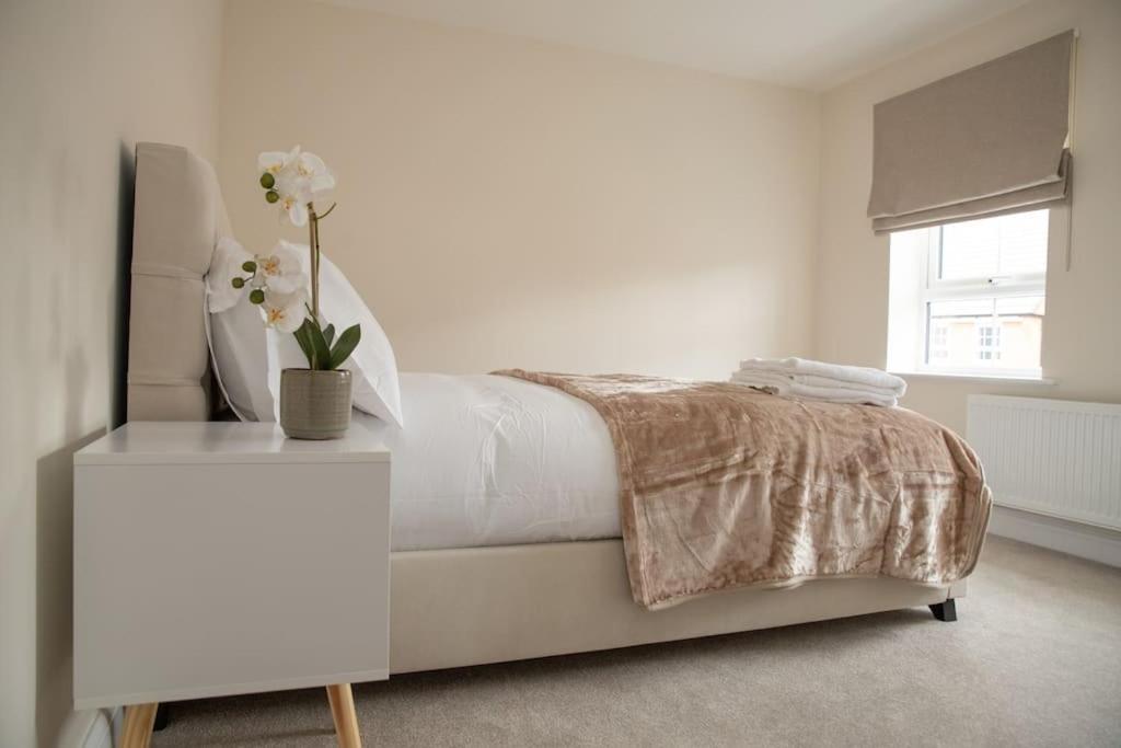7 Swiftsure - 4 Bedroom Luxury And Spacious * Milton Keynes