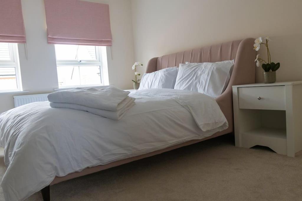 7 Swiftsure - 4 Bedroom Luxury And Spacious * Milton Keynes