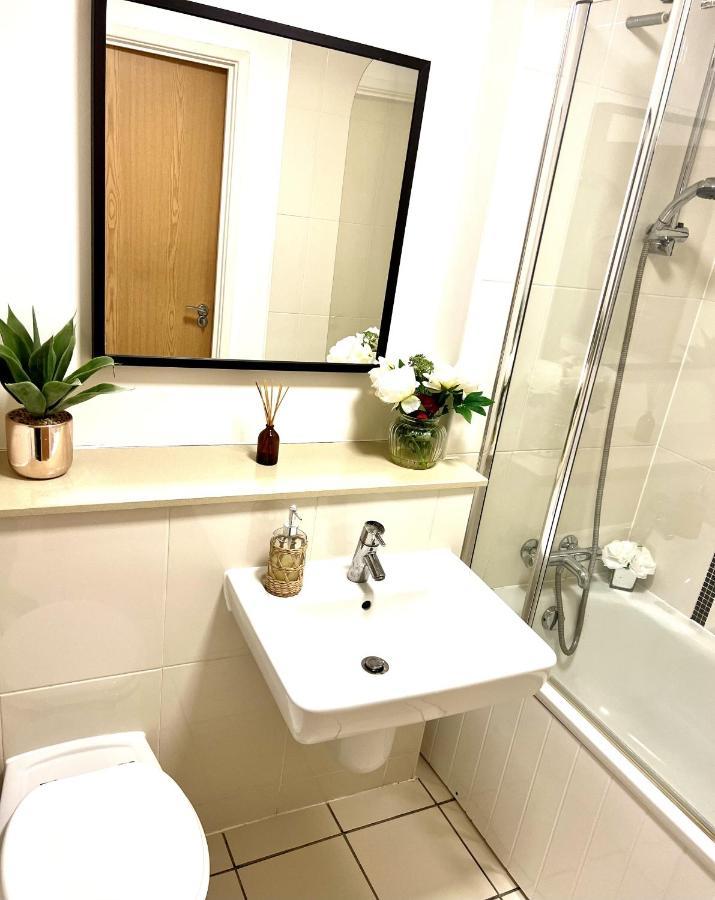 Apartment Superior Hub: City With Parking & Entertainment Milton Keynes