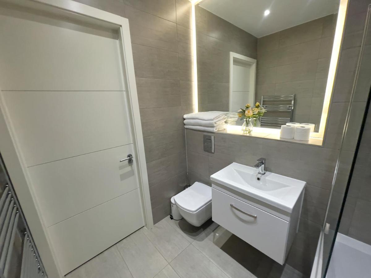 Lovely 2 Double Bedroom Flat With Free Parking - At The Atrium Mk Apartment *