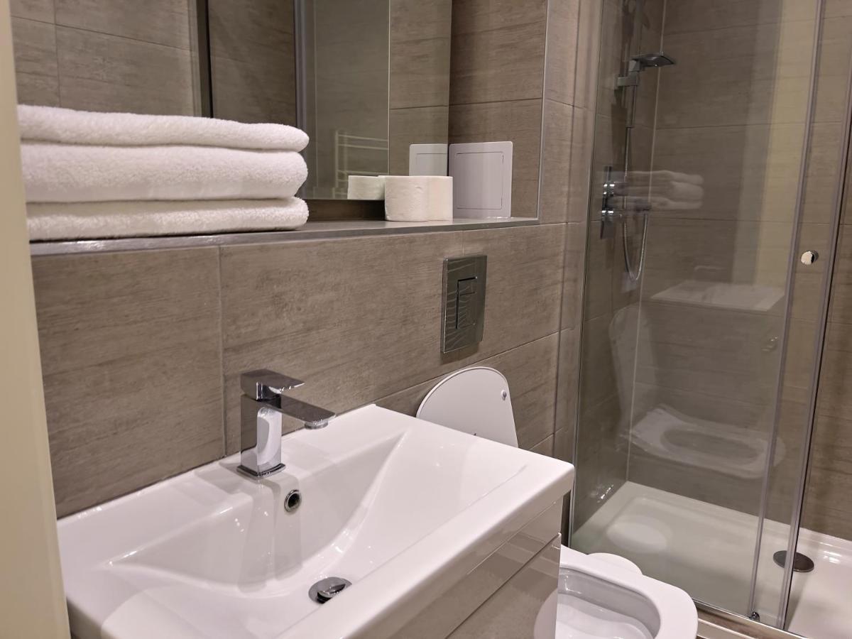 Lovely 2 Double Bedroom Flat With Free Parking - At The Atrium Mk * Milton Keynes