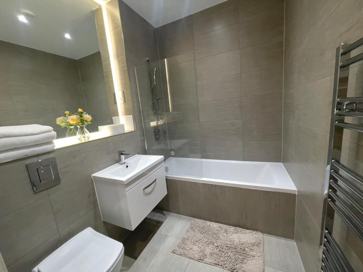 Lovely 2 Double Bedroom Flat With Free Parking - At The Atrium Mk Apartment