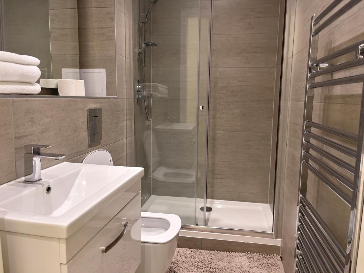 Lovely 2 Double Bedroom Flat With Free Parking - At The Atrium Mk *