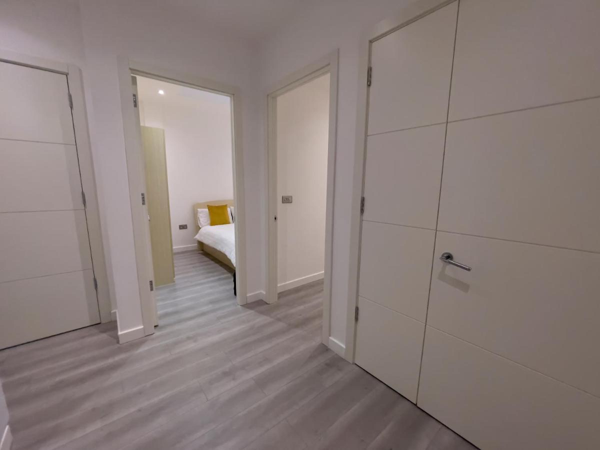 Lovely 2 Double Bedroom Flat With Free Parking - At The Atrium Mk * Milton Keynes