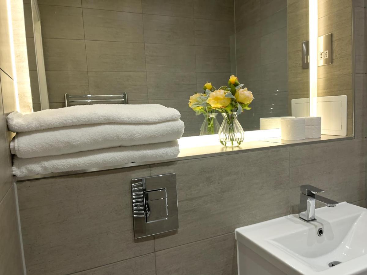 Lovely 2 Double Bedroom Flat With Free Parking - At The Atrium Mk Apartment Milton Keynes