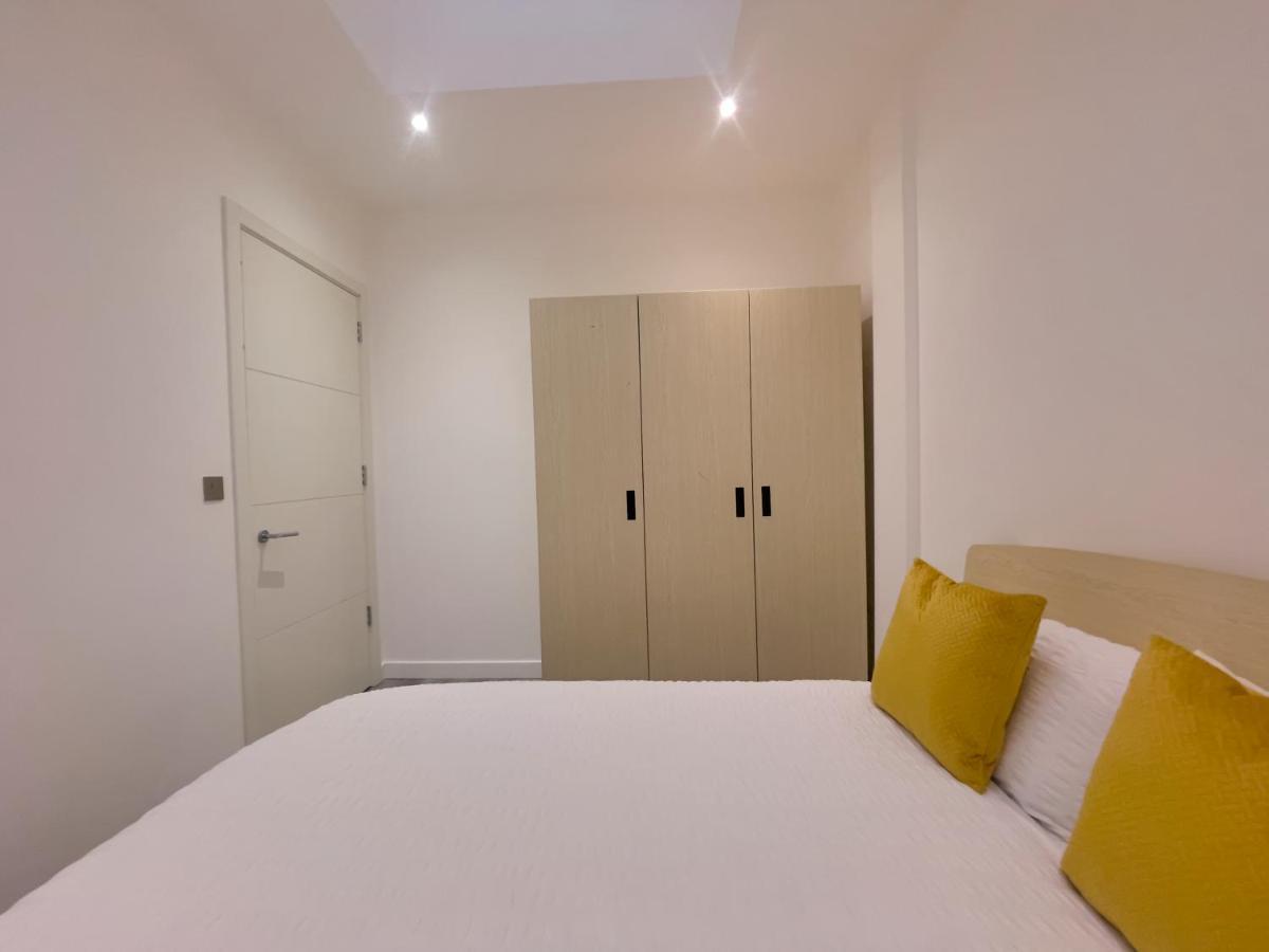 Lovely 2 Double Bedroom Flat With Free Parking - At The Atrium Mk Apartment Milton Keynes